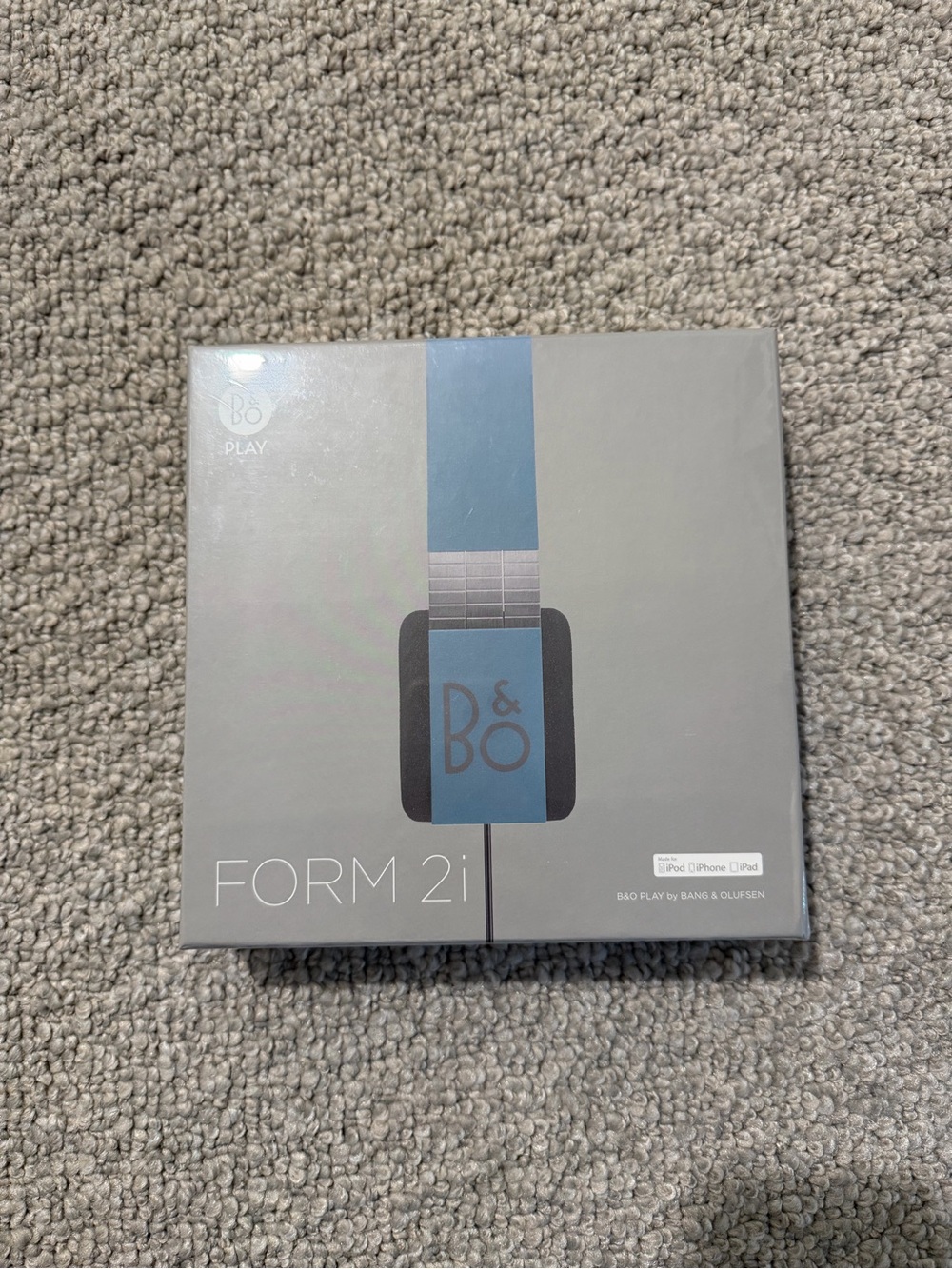 Rare, new in box, Bang & Olufsen Form 2i On-Ear Headphones — Blue